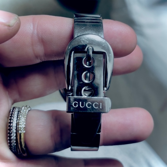 Authentic Gucci excellent condition woman’s watch black face - Picture 2 of 5